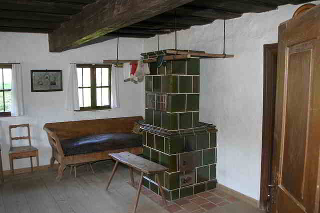 antiker Kachelofen